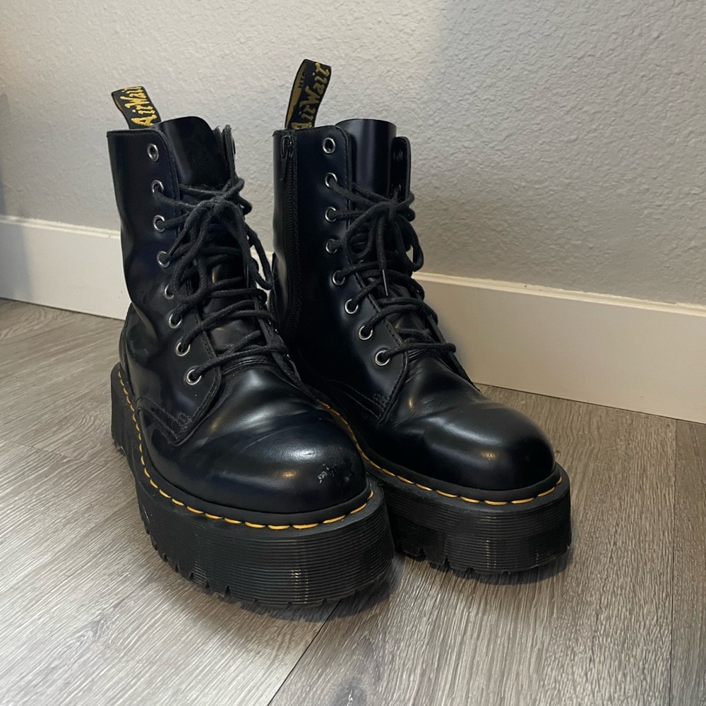 Dr. Marten’s Jadon black platform boots used/good